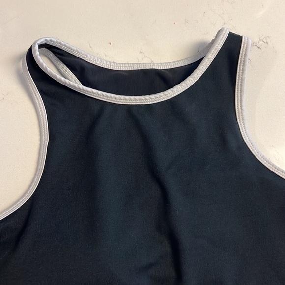 ☘️5/$15 Fabletics black sports bra - Picture 3 of 6